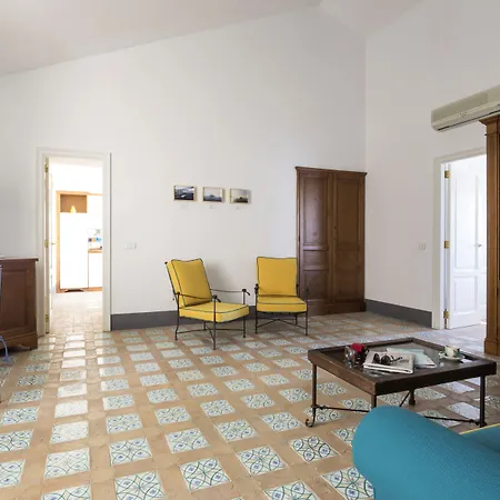 乔凡娜瑞加纳酒店 4* 索伦托