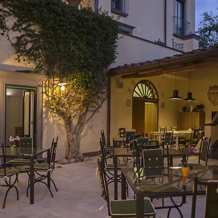 乔凡娜瑞加纳酒店 4* 索伦托